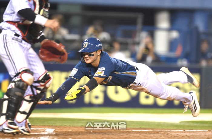 NC 김주원이 1일 서울 잠실구장에서 열린 2025 KBO리그 LG와 경기 8회초 1사만루 데이비슨 희생타 때 홈으로 쇄도하고 있다. 잠실 | 최승섭 기자 thunder@sportsseoul.com