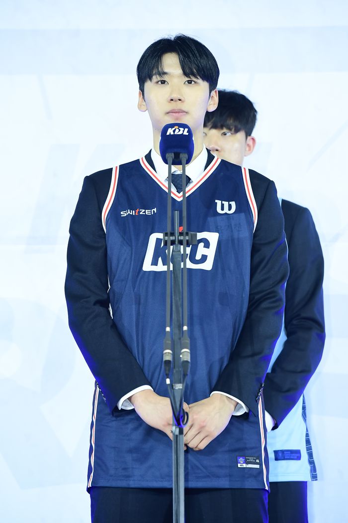 부산 KCC가 2025 KBL 신인선수 드래프트에서 전체 3순위로 고려대 포워드 윤기찬을 지명했다. 사진 | KBL