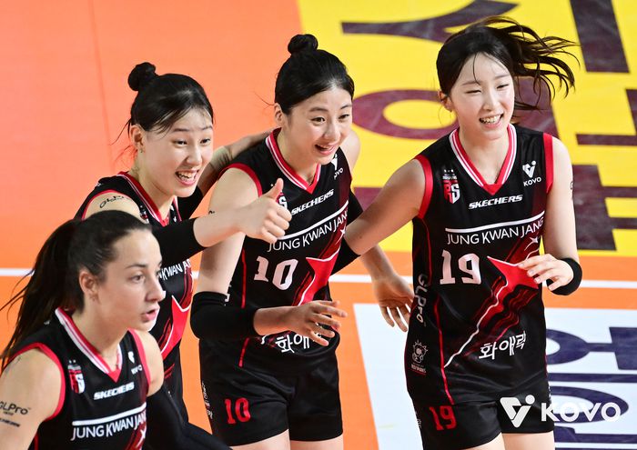 기뻐하는 정관장 선수들.제공 | 한국배구연맹