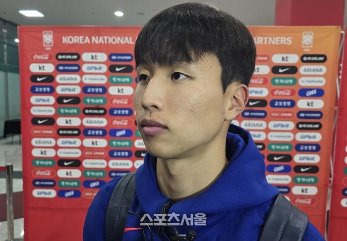 축구대표팀 엄지성이 14일 대전월드컵경기장에서 열린 볼리비아전을 마친 뒤 인터뷰에 응하고 있다.대전 | 정다워 기자