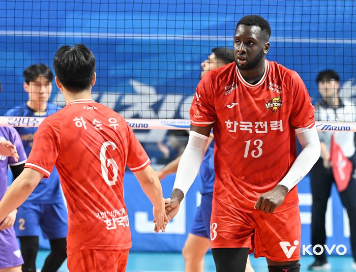 한국전력 베논(오른쪽). 사진 | 한국배구연맹