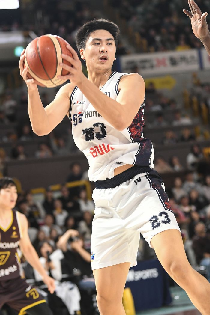 나바로가 리바운드를 하는 모습. 사진 | KBL