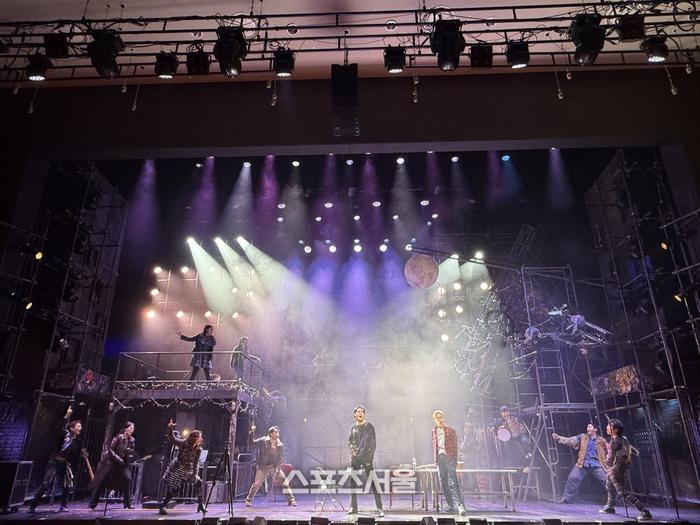 올겨울 온기를 불어넣을 뮤지컬 ‘렌트’가 내년 2월22일까지 코엑스 아티움에서 공연된다. 사진 | 표권향 기자 gioia@sportsseoul.com