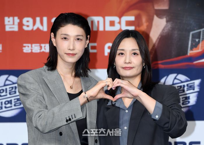 여자배구 레전드 김연경(왼쪽)과 표승주. 2025. 9. 24. 박진업 기자 upandup@sporttsseoul.com