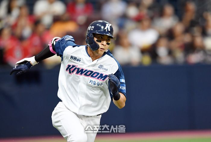 키움 이정후가 14일 서울 고척스카이돔에서 열린 2023 KBO리그 KIA와 경기 4회말 1사 KIA 선발 앤더슨을 상대로 3루타를 치고 힘차게 베이스 러닝을 하고 있다. 고척 | 박진업기자 upandup@sportsseoul.com
