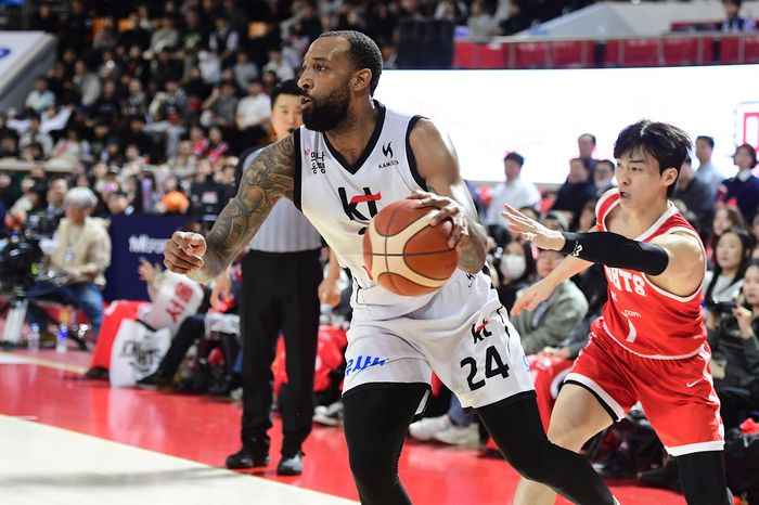 윌리엄스가 돌파하고 있다. 사진 | KBL