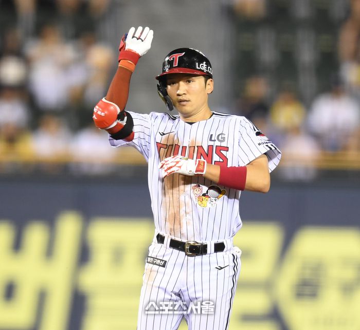 LG 박해민이 6일 서울 잠실구장에서 열린 2025 KBO리그 두산과 경기 7회말 2루타를 친 후 세리머니를 하고 있다. 잠실 | 최승섭기자 thunder@sportsseoul.com