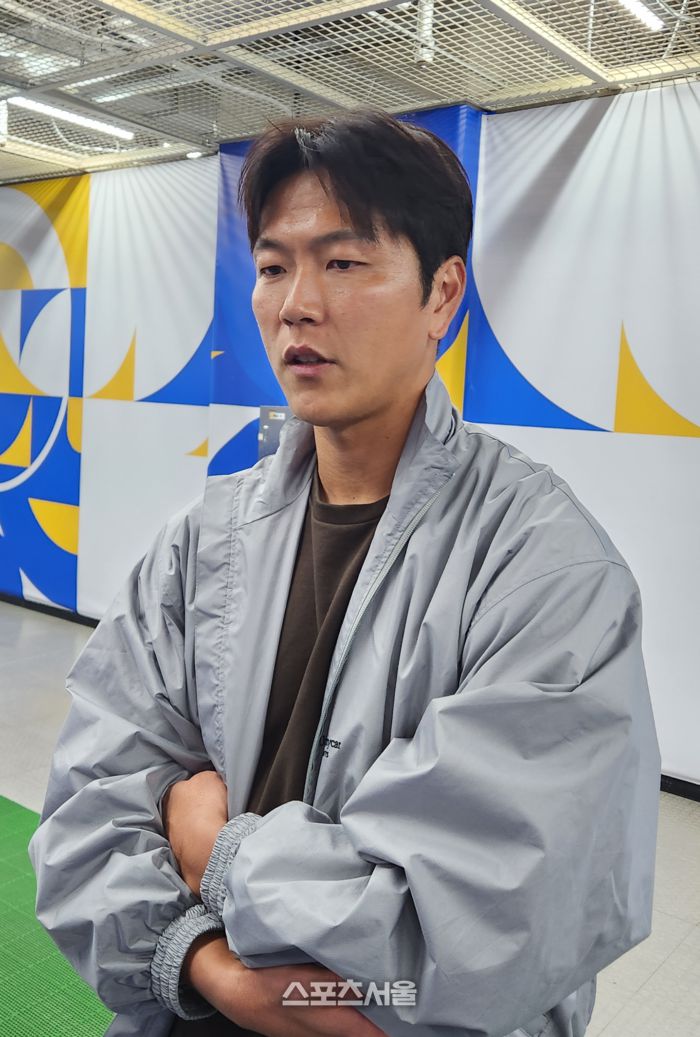 울산 김영권이  30일 울산문수경기장에서 열린 ‘하나은행 K리그1 2025’ 최종 38라운드 제주SK와 홈경기 직후 취재진과 인터뷰하고 있다. 사진 | 울산=김용일 기자