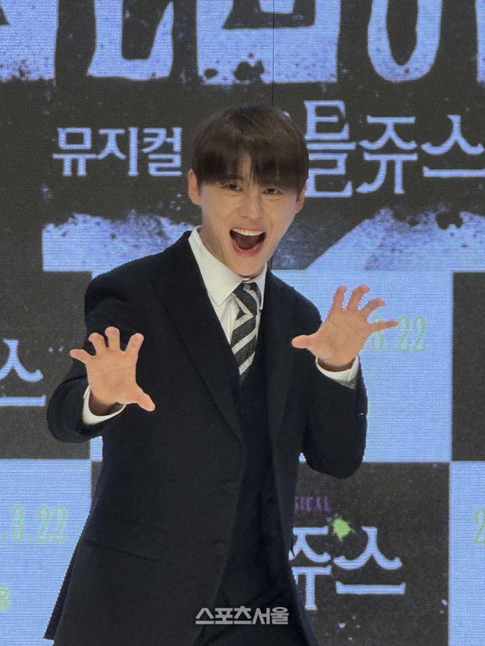 1일 뮤지컬 ‘비틀쥬스’ 프레스콜에서 김준수가 ‘비틀쥬스’만의 매력을 몸으로 표현하고 있다. 사진 | 표권향 기자 gioia@sportsseoul.com