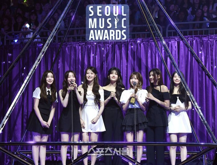 세이마이네임(SAY MY NAME)이 21일 오후 인천 중구 인스파이어 아레나에서 열린 제34회 ‘서울가요대상’에서 올해의 발견상을 수상한 뒤 소감을 밝히고 있다. 2025. 6. 21. 인천 | 박진업 기자 upandup@sportsseoul.com