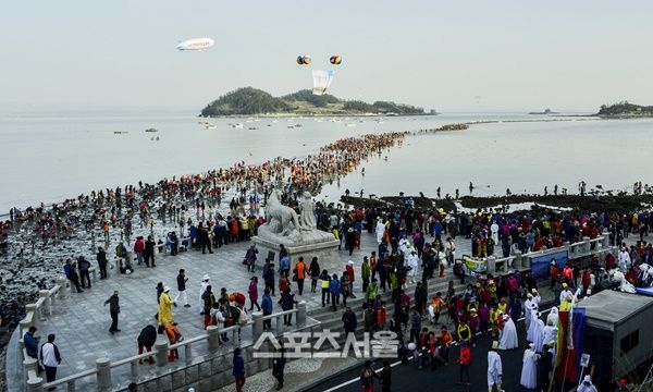 진도 신비의바닷길 축제 모습 = 진도군 제공