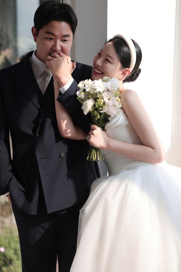 KIA 배경수 운영2팀 프로가 13일 오후 3시30분 광주 위더스웨딩홀 3층 펠리체홀에서 신부 주슬기 씨와 부부연을 맺는다. 사진 | KIA 타이거즈