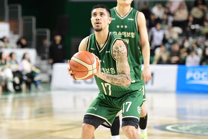 알바노가 슛을 시도하고 있다. 사진 | KBL