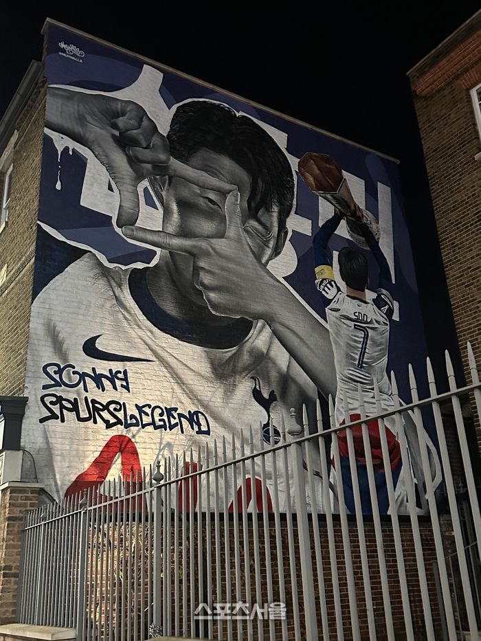 영국 런던 하이로드에 조성된 손흥민 벽화. 사진 | 런던=고서현 통신원