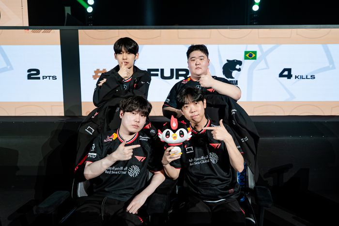 PGC 2025 출전 중인 T1 선수들이 포즈를 취하고 있다. 사진 | 크래프톤