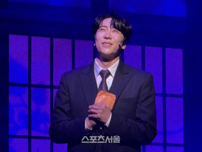 에녹이 11일 뮤지컬 ‘팬레터’ 프레스콜에서 대표 넘버 ‘그녀를 만나면’을 시연하고 있다. 사진 | 표권향 기자 gioia@sportsseoul.com