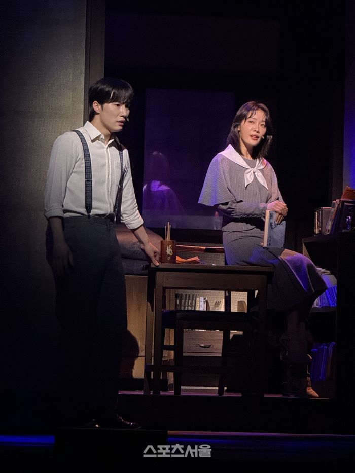 11일 뮤지컬 ‘팬레터’ 프레스콜에서 (왼쪽부터) ‘정세훈’ 역 문성일과 ‘히카루’ 역 김히어라가 대표 넘버 ‘섬세한 팬레터’를 시연하고 있다. 사진 | 표권향 기자 gioia@sportsseoul.com