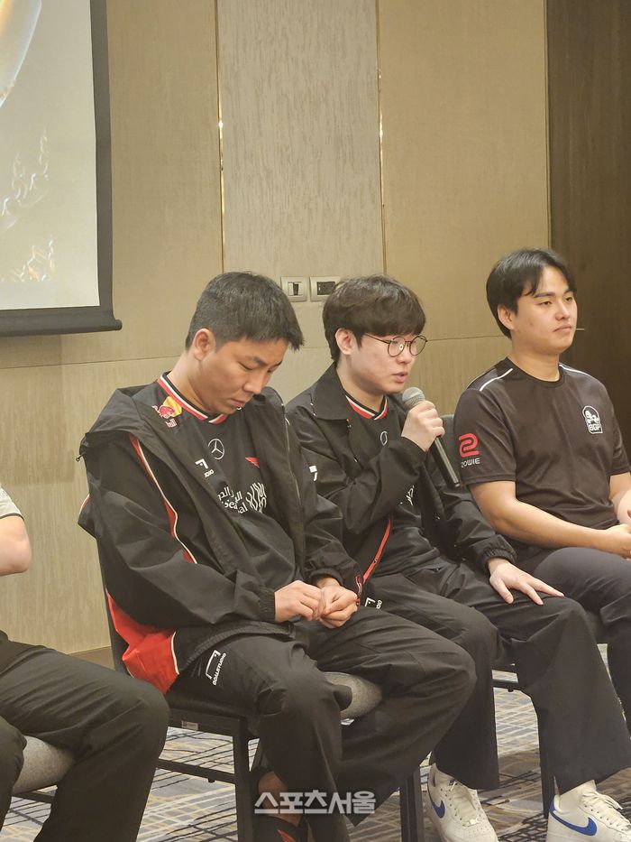 T1 ‘이엔드’ 노태영이 11일(한국 시간) 태국 방콕 차트리움 그랜드 방콕에서 열린 PGC 2025 프레스데이에서 각오를 밝히고 있다. 방콕 | 강윤식 기자 skywalker@sportsseoul.com