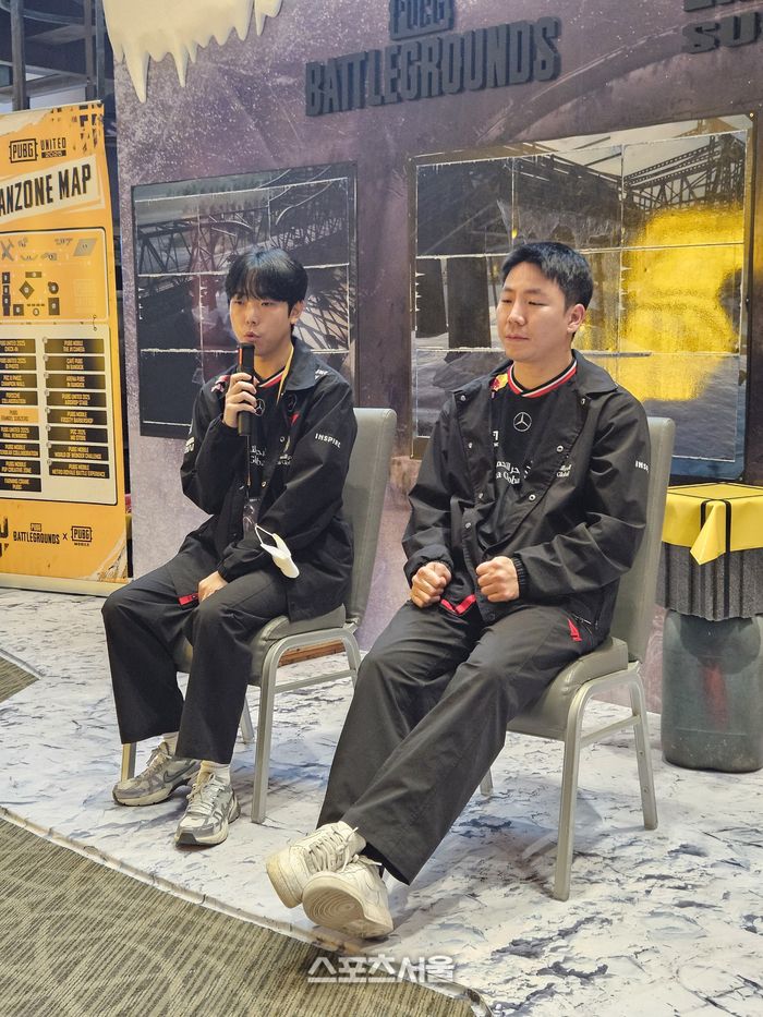 T1 ‘레이닝’ 김종명(왼쪽)과 ‘신쏘닉’ 신명관 감독이 12일 12일(한국 시간) 태국 방콕 시암 파라곤에서 열린 PGC 2025 그랜드 파이널 1일차 취재진 인터뷰에 임하고 있다. 방콕 | 강윤식 기자 skywalker@sportsseoul.com