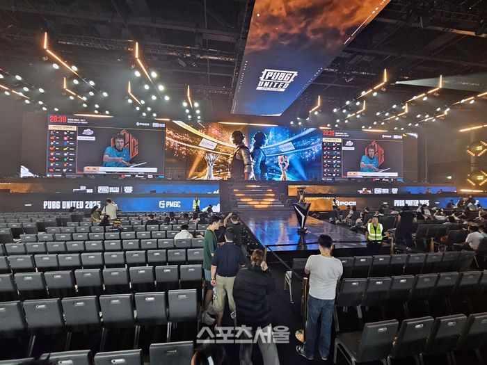 본격적인 펍지 유나이티드 그랜드 파이널이 열리기 전 준비가 한창인 태국 방콕 시암 파라곤 특설 무대. 방콕 | 강윤식 기자 skywalker@sportsseoul.com