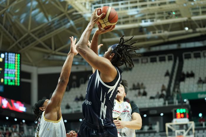 KT 힉스가 12일 수원KT소닉붐아레나에서 열린 2025~26 LG전자 프로농구 3라운드 정관장전에서 슛을 시도하고 있다. 사진 | KBL