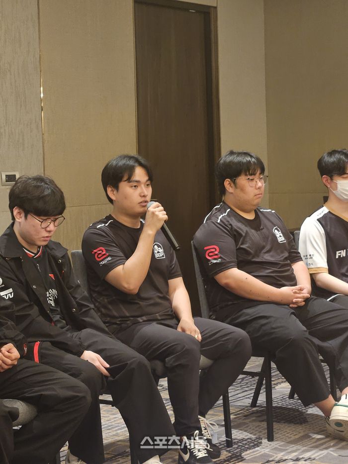 배고파 ‘피오’ 차승훈이 11일(한국 시간) 태국 방콕 차트리움 그랜드 방콕에서 열린 PGC 2025 프레스데이에서 각오를 밝히고 있다. 방콕 | 강윤식 기자 skywalker@sportsseoul.com