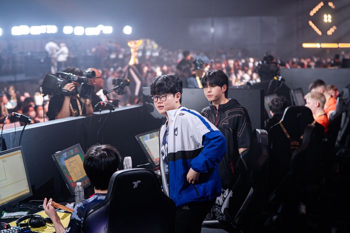 DNF ‘살루트’ 우제현이 13일(한국 시간) 태국 방콕 시암 파라곤에서 열린 PGC 2025 그랜드 파이널 2일차에서 매치를 마치고 미소 짓고 있다. 사진 | 크래프톤