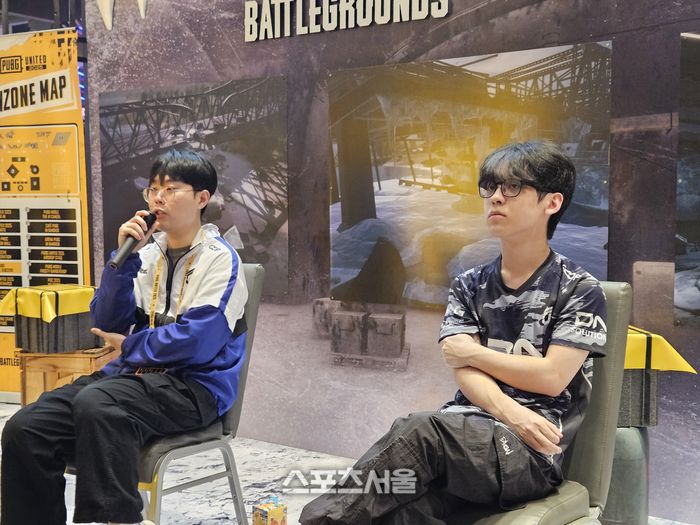 DNF  ‘플리케’ 김성민(왼쪽) 감독과 ‘규민’ 심규민이 13일(한국 시간) 태국 방콕 시암 파라곤에서 열린 PGC 2025 그랜드 파이널 2일차 취재진 인터뷰에 응하고 있다. 방콕 | 강윤식 기자 skywalker@sportsseoul.com