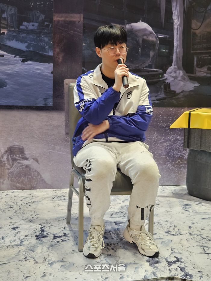 DNF 김성민 감독이 14일(한국 시간) 태국 방콕 시암 파라곤 특설무대에서 열린 PGC 2025 그랜드 파이널 취재진 인터뷰에 응하고 있다. 방콕 | 강윤식 기자 skywalker@sportsseoul.com