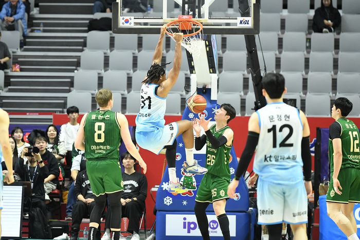힉스가 덩크슛을 성공한 모습. 사진 | KBL