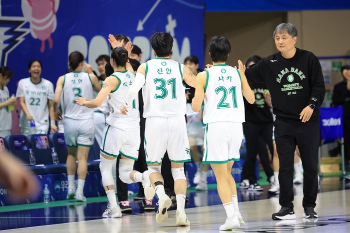 하나은행 이상범 감독. 사진 | WKBL