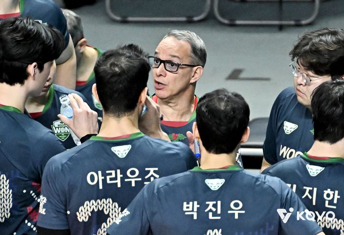 우리카드 파에스 감독.제공 | 한국배구연맹
