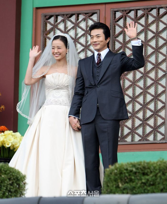 지난 2008년 9월 2일 권상우(오른쪽) 손태영 결혼식이 열린 서울 신라호텔. 사진 | 스포츠서울DB