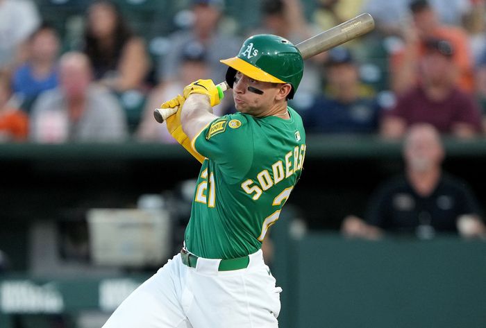 애슬레틱스 소더스트롬이 27일(현지시간) 미국 캘리포니아주 웨스트 새크라멘토 서터 헬스 파크에서 열린 2025 ML 디트로이트와 경기에서 1회말 적시타를 치고 있다. 사진 | AFP연합뉴스