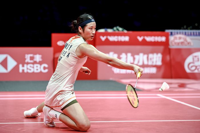 안세영이 21일 중국 항저우 올림픽스포츠센터에서 열린 세계배드민턴연맹(BWF) 월드투어 파이널 2025 여자단식 결승에서 중국 왕즈이를 상대하고 있다. 사진 | 항저우=신화 연합뉴스