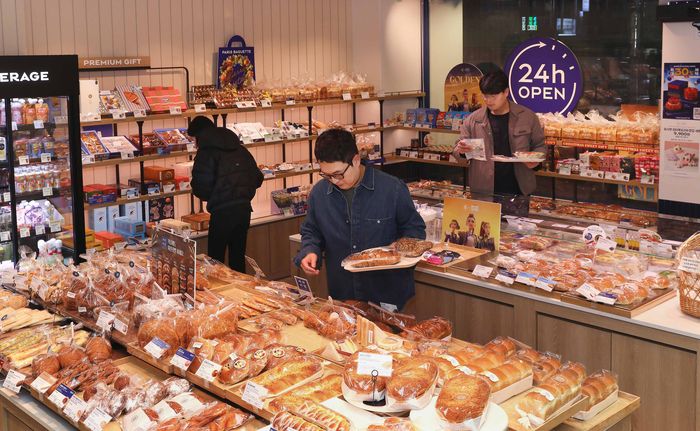 파리바게뜨 업계 최초 무인 시스템 적용한 ‘하이브리드 매장’. 사진 | 파리바게트