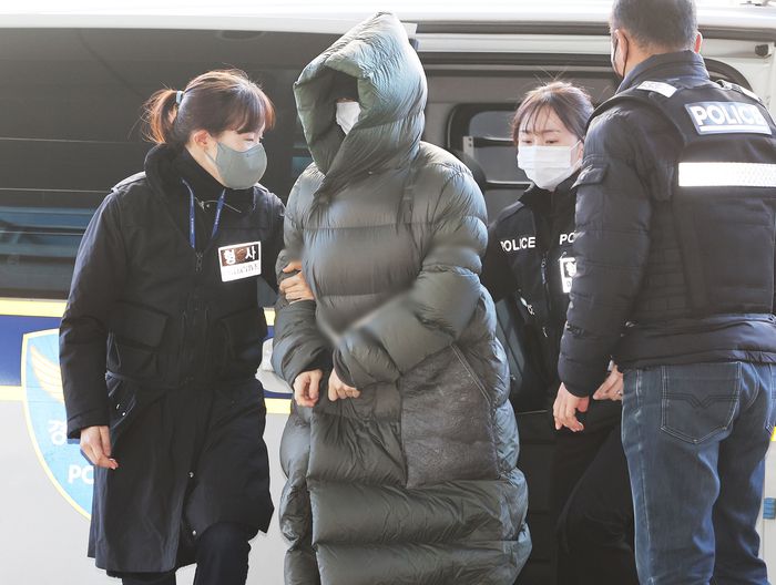 영장실질심사 출석하는 황하나. 2025.12.26 연합뉴스