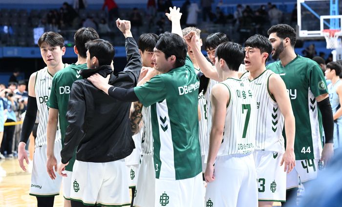 원주 DB 선수들. 사진 | KBL