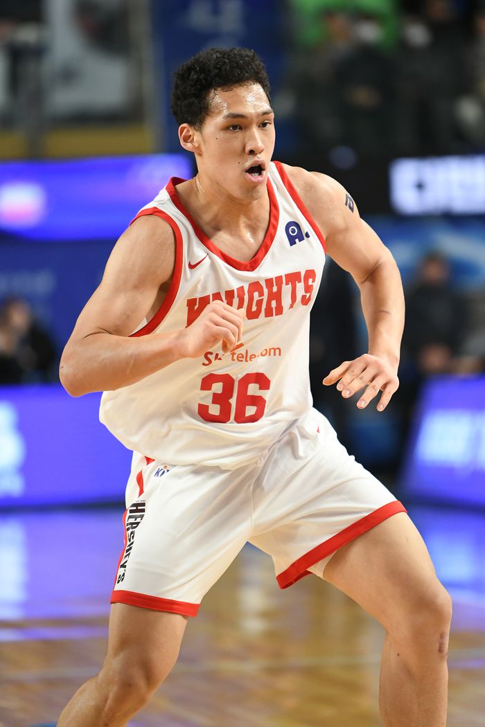 SK 다니엘이 27일 대구체육관에서 열린 2025~2026 LG전자 프로농구 정규리그 한국가스공사전에서 수비하고 있다. 사진 | KBL