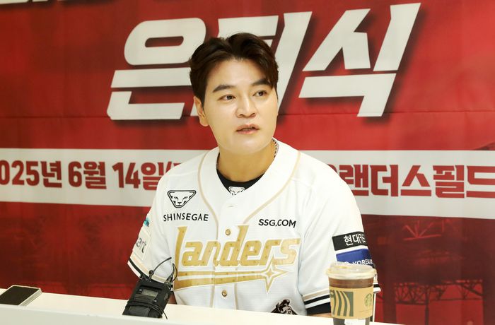 SSG 추신수 구단주 특별보좌역이 14일 인천SSG랜더스필드에서 자신의 은퇴식에 앞서 인터뷰를 하고 있다. 사진 | SSG 랜더스