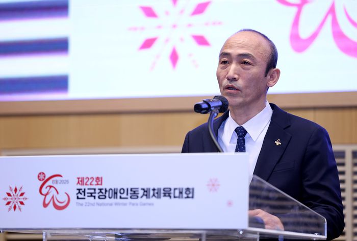 14일 강릉 라카이샌드파인리조트 라카이홀에서 열린 제22회 전국장애인동계체육대회 폐회식에서 정진완 회장이 폐회사를 하고 있다. 사진 | 대한장애인체육회