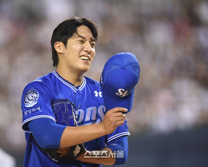 삼성 선발투수 원태인이 26일 서울 잠실구장에서 열린 2025 KBO리그 두산과 경기 6회 투구 후 더그아웃으로 들어오고 있다. 잠실 | 최승섭기자 thunder@sportsseoul.com