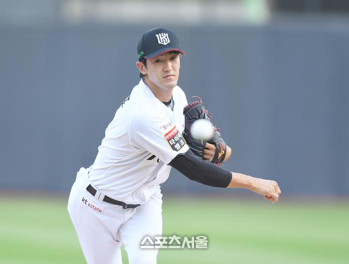 KT 선발투수 고영표가 3일 수원케이티위즈파크에서 열린 2025 KBO리그 키움과 경기에서 역투하고 있다. 수원 | 최승섭기자 thunder@sportsseoul.com