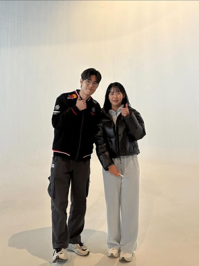 황유민이 자신의 SNS를 통해 ‘오너’ 문현준과 함께 찍은 사진을 공개했다. 사진 | 황유민 인스타그램