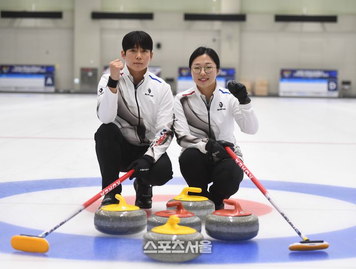 컬링 믹스더블 김선영(오른쪽), 정영석.