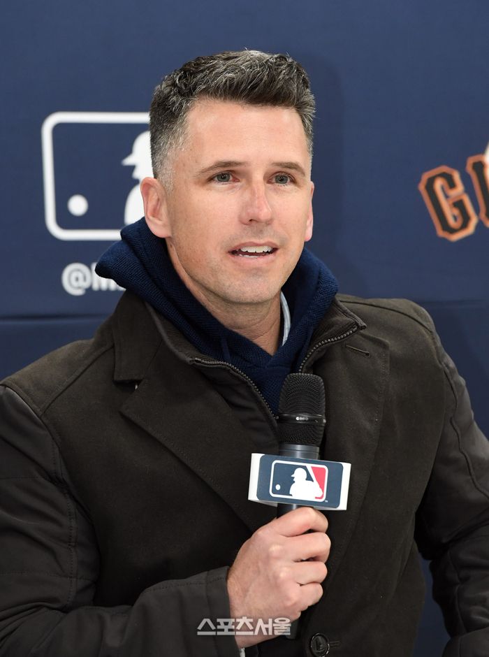 미국 메이저리그 샌프란시스코 자이언츠의 버스터 포지 사장이 7일 경기도 이천 LG챔피언스파크에서 진행된 미디어데이 행사에서 인사말을 하고 있다. 이천 | 박진업 기자 upandup@sportsseoul.com