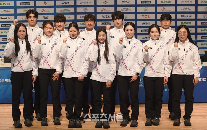 일 진천 국가대표선수촌에서 열린 2026 국가대표선수단 훈련개시 및 밀라노코르티나동게올림픽대회 D-30 미디어데이 참가자들이 단체촬영을 하고 있다. 진천 | 최승섭기자 thunder@sportsseoul.com