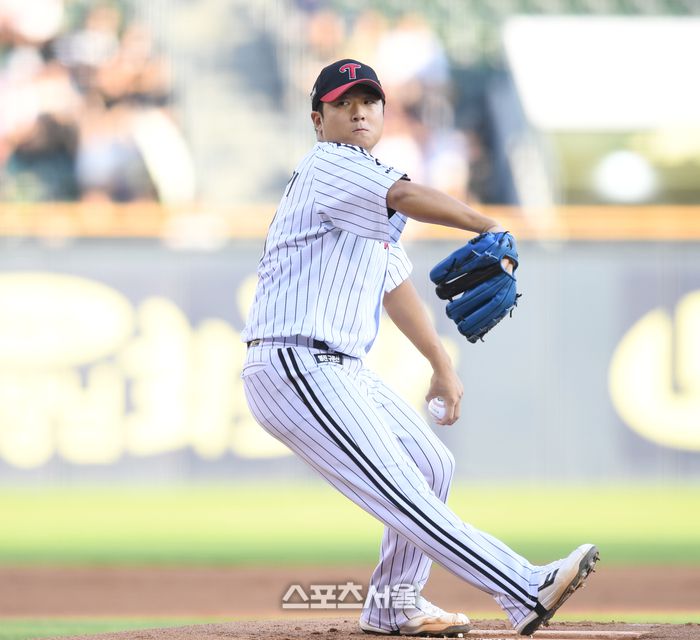 LG 선발투수 송승기가 7일 서울 잠실구장에서 열린 2025 KBO리그 두산과 경기에서 역투하고 있다. 잠실 | 최승섭기자 thunder@sportsseoul.com