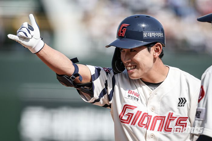 롯데 황성빈이 세리머니를 펼치고 있다. 사진 | 롯데 자이언츠
