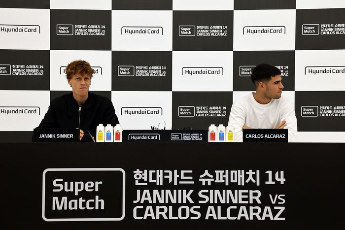 신네르(왼쪽)와 알카라스. 사진 | 세마스포츠마케팅